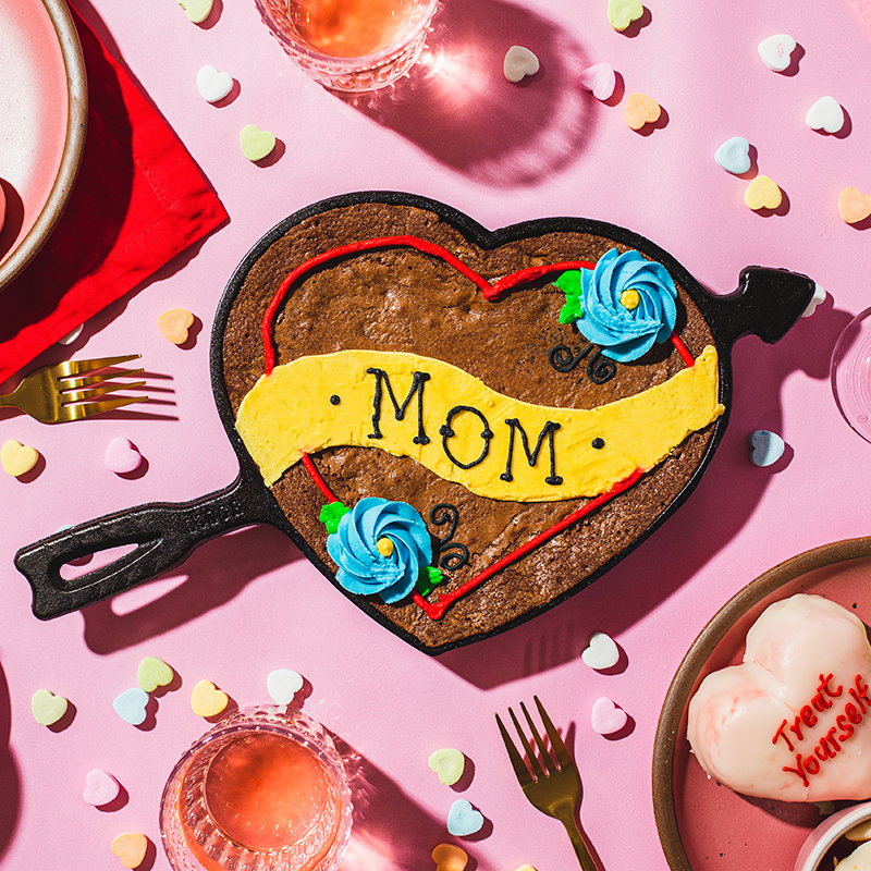 Seasoned Cast Iron Heart Skillet - Image 5