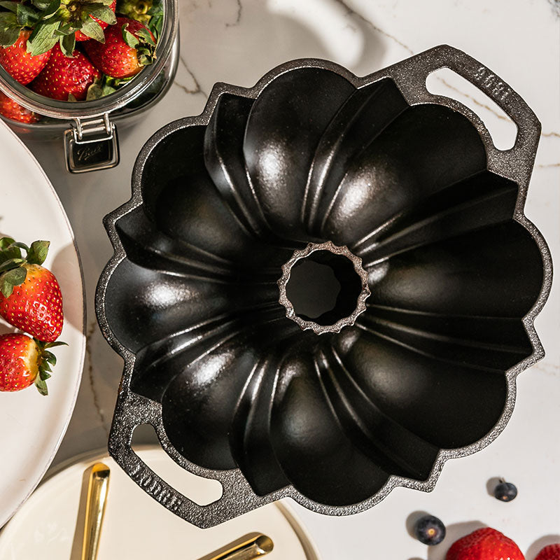 Seasoned Cast Iron Fluted Cake Pan - Image 3