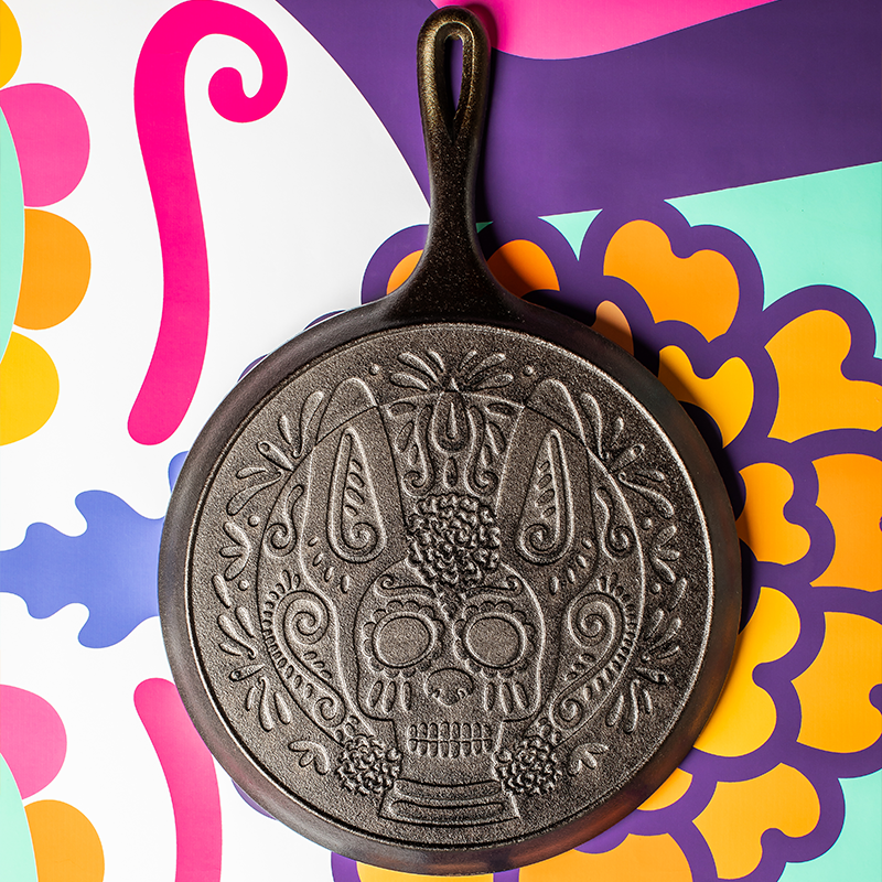 10.5 Inch Seasoned Cast Iron Xolo Sugar Skull Griddle - Image 5