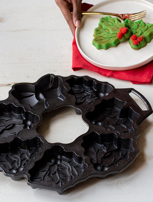 Seasoned Cast Iron Holiday Wreath Pan - Image 5