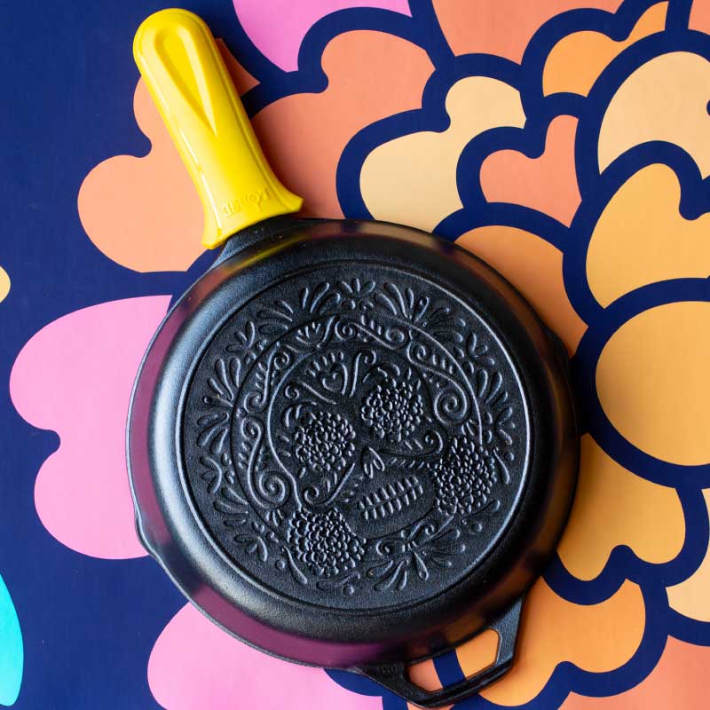 Seasoned Cast Iron Sugar Skull Skillet with Deluxe Handle Holder - Image 2