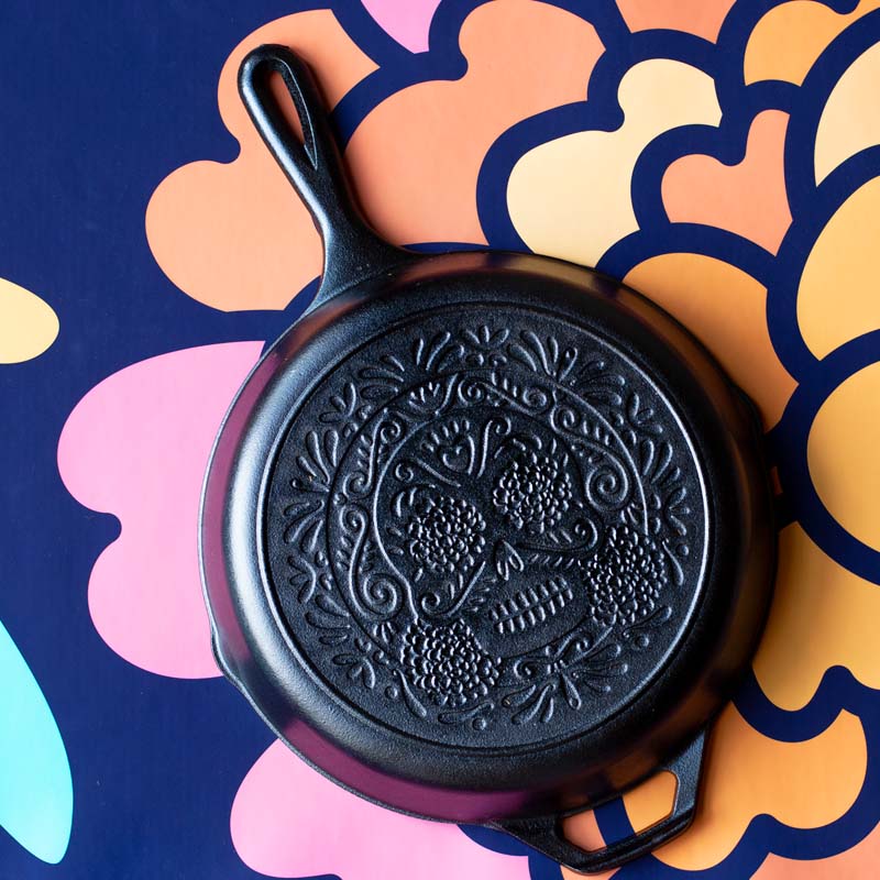 10.25 Inch Seasoned Cast Iron Sugar Skull Skillet - Image 2