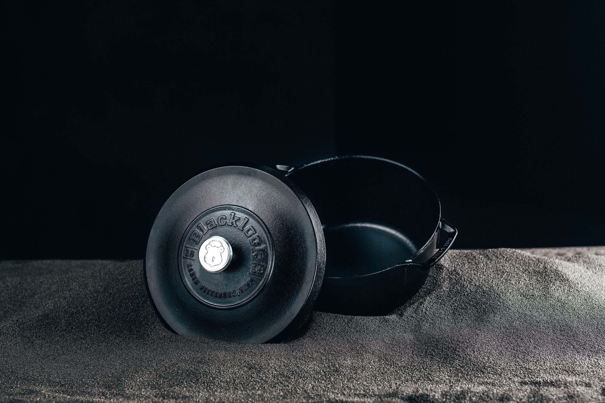 Blacklock 5.5 Quart Lightweight Cast Iron Dutch Oven - Image 5